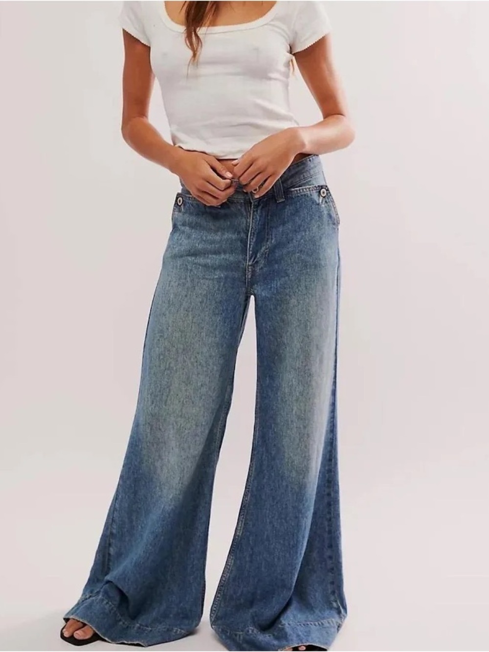 We The Free Women’s Perfect Storm Flare Jeans Light ht Blue Wash Size 24 S New - Picture 3 of 11